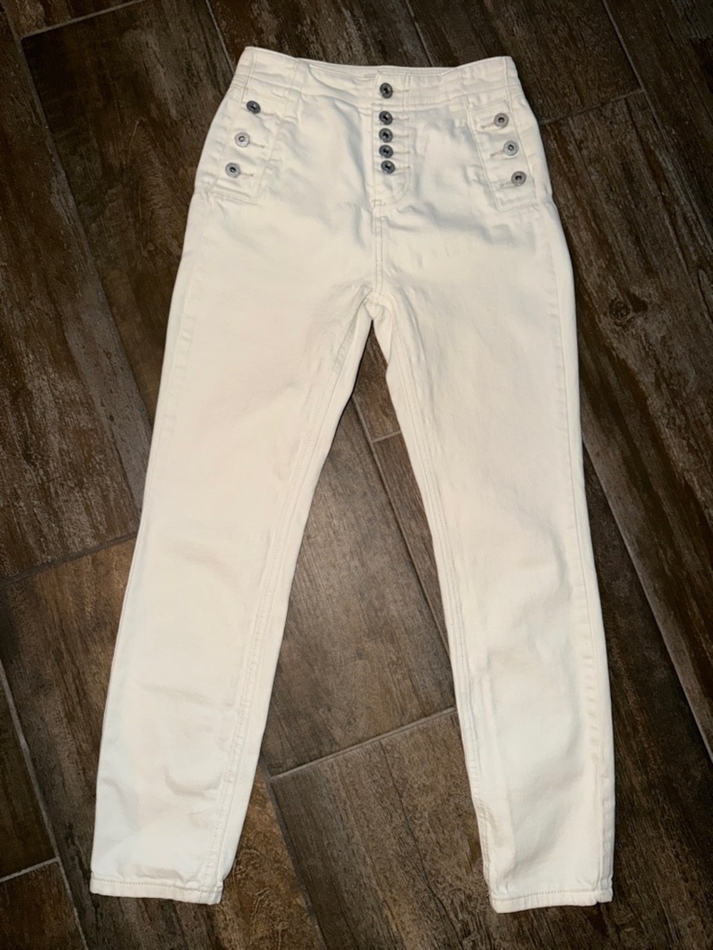 Chelsea & Violet High-Rise off white Button-Front Jeans
